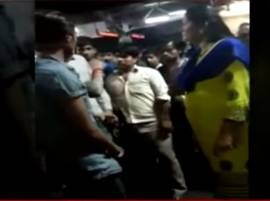 Woman Rpf Beaten Up By Hawkers In Kalyan कल्याणमध्ये फेरीवाल्यांकडून महिला पोलिसाला बेदम मारहाण