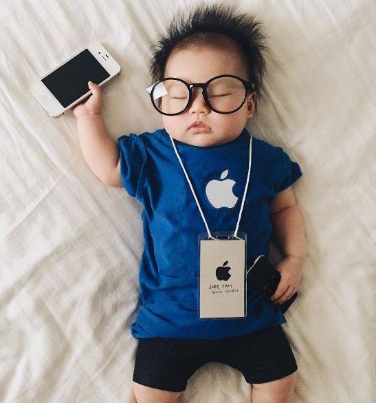 टेकपासून ट्रेडिशनपर्यंत चोईचं प्रत्येक रुप अतिशय मनोहारी असतं. कधी ती आयफोनसोबत खेळताना दिसते, तर कधी चीनच्या पारंपरिक वेशभूषेत दिसते. 