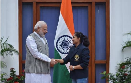 जिम्नॅस्ट दीपा कर्माकर आणि पंतप्रधान मोदी