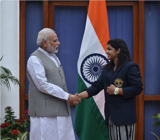 पैलवान साक्षी मलिक आणि पंतप्रधान मोदी