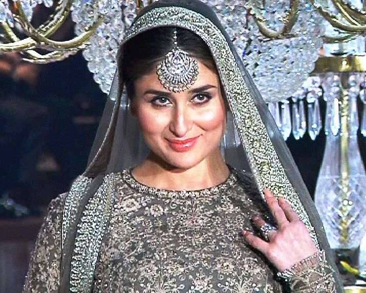 रॅम्पवॉक करताना जर बाळाने पोटात लाथ मारली असती तर काय केलं असतं? हा प्रश्न विचारला असता करीना म्हणाली की, खरंतर या विचाराने मी खूप नर्व्हस झाली होते.