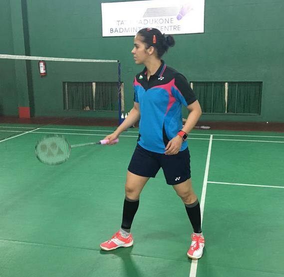 सायना घरी असेल तर चारमिनारची जिलेबी आणि काजू बर्फीला प्राधान्य देते.