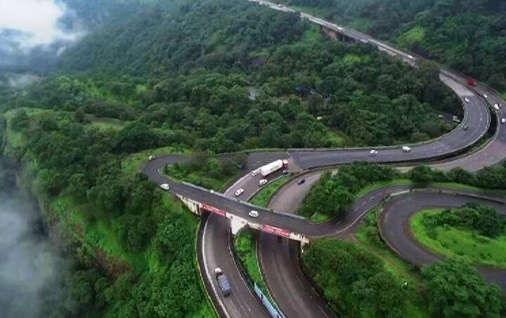 पावसाळा सुरु झालाय आणि त्यामुळे मुंबई-पुणे एक्स्प्रेस वेचं सौंदर्य पुन्हा एकदा खुलून आलंय. एबीपी माझाच्या प्रेक्षकांसाठी खास ड्रोननं टिपलेलं हे सौंदर्य आम्ही दाखवतोय.