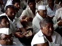 सदाभाऊंच्या स्वाभिमानी शेतकरी संघटनेचं 'कांदा-भाकरी खाओ' आंदोलन