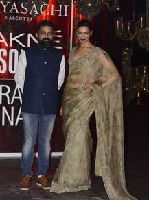 दीपिका आणि करिश्माच्या फोटोंची सोशल मीडियावर चर्चा! 