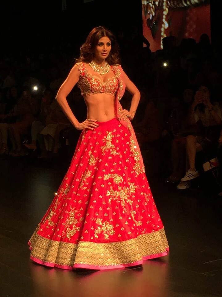 शिल्पा शेट्टीचा रॅम्पवॉक 