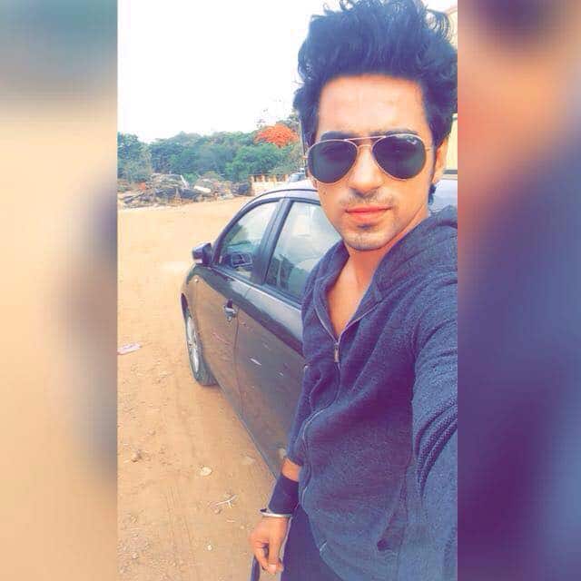 कोई मिल गया या सिनेमात जादूला पाहून 'आयला...' असं म्हणणारा सरदार बिट्टूचा हा डायलॉग प्रचंड चर्चेत राहिला. सध्या अनुज सोनीने 'परवरिश-2' या मालिकेत भूमिका साकारली. 