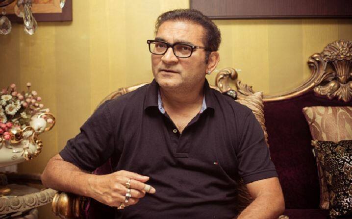 यानंतर अश्लीलता तसेच त्यासंबंधित कलमांतर्गत त्याच्यावर गुन्हा दाखल केला होता.
