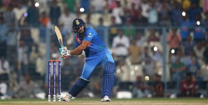 एकदिवसीय क्रिकेटमध्ये दोनवेळा द्विशतक ठोकणाऱ्या हिटमॅन रोहत शर्माचा या यादीत सातवा क्रमांक आहे. रोहितने 236 सामन्यातून 254 षटकार ठोकले. रोहित सध्या आयपीएलमध्ये मुंबई इंडियन्सचे नेतृत्व करत असून, त्याच्या नेतृत्वाखाली संघाने दोनवेळा चॅम्पियन होण्याचा बहुमान मिळवला आहे.