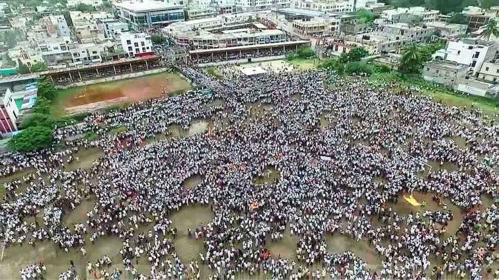 या मोर्चातील विराट रुप ड्रोन कॅमेऱ्यातून टिपण्यात आलं.