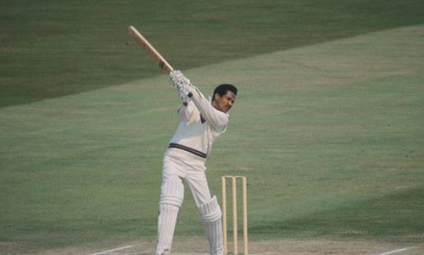 क्रिकेटच्या इतिहासात 6 चेंडूत 6 षटकार ठोकण्याचा विक्रम सर्वात आधी सोबर्स यांनी केला होता.