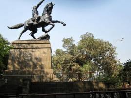 गणपती विसर्जनाला शिवाजी पार्कवर पार्किंग द्या, प्रशासन कोर्टात Permission For Parking During Ganpati Immersion Government In Highcourt गणपती विसर्जनाला शिवाजी पार्कवर पार्किंग द्या, प्रशासन कोर्टात