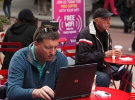 फ्री वाय-फायच्या नादात ही चूक अजिबात करु नका! Dont Take A Risk When Using Free Wi Fi फ्री वाय-फायच्या नादात ही चूक अजिबात करु नका!