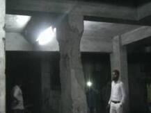 भिवंडीत इमारतीचा मुख्य पिलर कोसळला, रहिवाशांमध्ये घबराट