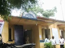 नांदेडमध्ये विवाहितेवर पतीसमोर बलात्कार, तिघांना बेड्या