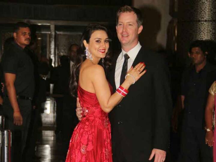 लग्नानंतर प्रीतीनं मुंबईत रिसेप्शनचं आयोजन केलं होतं. त्यावेळचे तिचे फोटो आता समोर आले आहेत. 