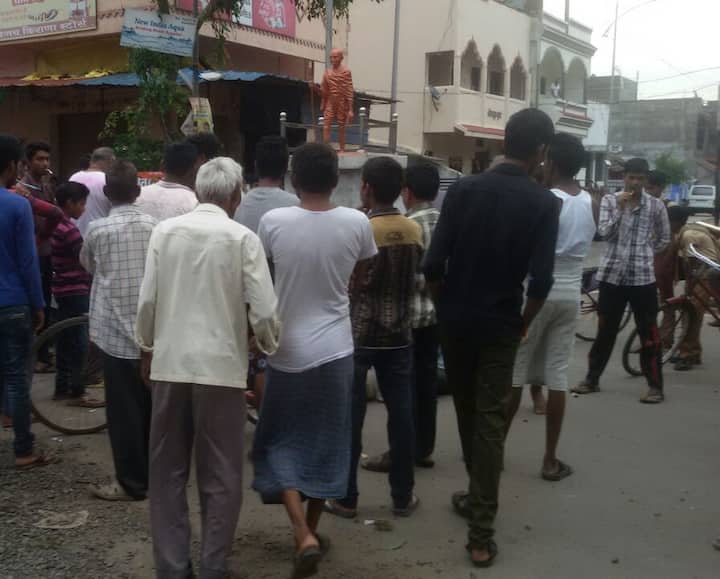 सततच्या चोरीच्या या सत्रामुळे नागपूरकर हैराण झाले आहेत. मात्र पोलिसांना चोऱ्या रोखण्यात पूर्णपणे अपयश येत असल्याचं चित्र आहे.