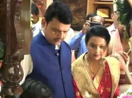 Ganpati In Maharashtra Politicians House राज्याची भरभराट होऊ दे, मुख्यमंत्र्यांचं बाप्पाला साकडं