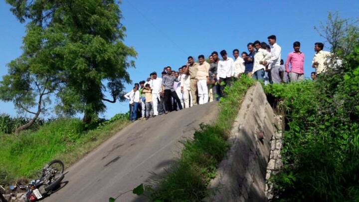 सार्वजनिक बांधकाम विभागाने लवकरात लवकर दुरुस्ती करु, असं आश्वासनही दिलं होतं. सुट्ट्या असल्यामुळे रस्त्यावरुन वाहतूक कमी होती. त्यामुळे सुदैवाने यात मोठी जिवीतहानी टळली.