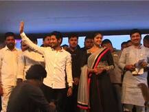 परळीत धनंजय मुंडेंच्या गणपतीला आर्ची, परशाची हजेरी