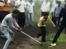 Vhp Advises Young Cow Vigilantes About How To Handle Cattle Smugglers गायींच्या तस्करांना मारा, पण त्यांची हाडं मोडू नका : विहिंपचा गोरक्षकांना सल्ला