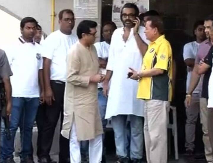 मनसे अध्यक्ष राज ठाकरे यांनी बॉलीवूडचा दबंग स्टार सलमान खानच्या घरी हजेरी लावली. 