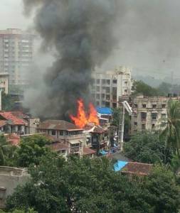 माझगावातील बंदुकवाला इमारतीला भीषण आग