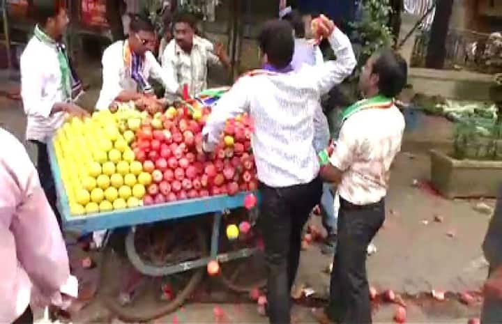 कोणीही कायदा हातात घेईल, त्याच्यावर कायद्यानुसार कारवाई केली जाईल, अशी प्रतिक्रिया भाजप आमदार आशिष शेलार यांनी दिला. मनसे शेतकऱ्यांच्या नावावर उत्तर भारतीयांना मारहाण करणार असेल, तर त्यांनी आधी शेतकऱ्यांसाठी काहीतरी करावं. मनसेने शेतकऱ्यांसाठी आठवडी बाजार भरवावा, त्याबाबतचा प्रस्ताव घेऊन यावा, मी स्वत: त्यासाठी प्रयत्न करेन, असंही शेलार म्हणाले.