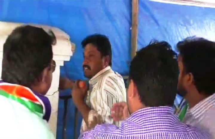 ही मारहाण नाही तर हे आंदोलन आहे. उत्तर भारतीयांच्या दादागिरीला आम्ही प्रत्युत्तर दिलं. शेतकऱ्यांना त्यांचा माल विकण्यास आडकाठी करणाऱ्या परप्रांतियांना असंच उत्तर देऊ, अशी प्रतिक्रिया मनसेचे मुंबई महापालिकेतील गटनेते संदीप देशपांडे यांनी दिली.