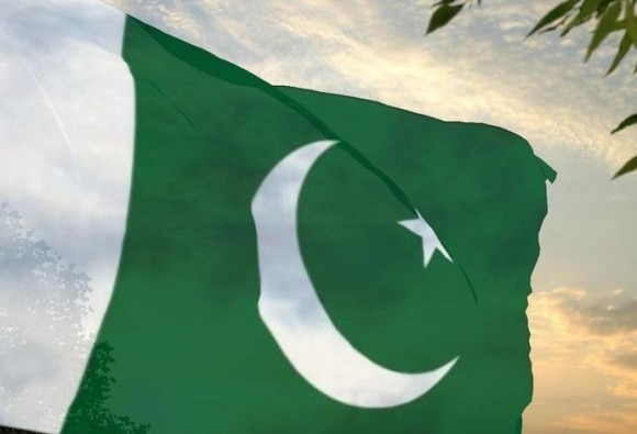 Pakistan Puts Airspace Restrictions Over Border City Lahore पाकिस्तानात लाहोरच्या हवाई हद्दीतून प्रवासाला विमानांना बंदी