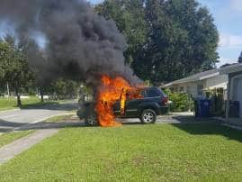 सॅमसंग गॅलेक्सी नोट 7चा स्फोट, गाडीचीही राख सॅमसंग गॅलेक्सी नोट 7चा स्फोट, गाडीचीही राख