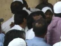 मालेगाव महानगरपालिकेच्या महासभेत स्थायी समिती सभापतींना मारहाण