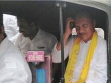 पुण्याच्या ट्रॅफिकचा अजित पवारांना फटका, रिक्षाने प्रवास