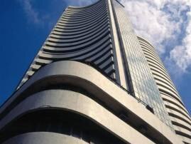 Sensex Down 423 Points शेअर बाजार सुरुवातीलाच गडगडला, निफ्टीमध्येही घट