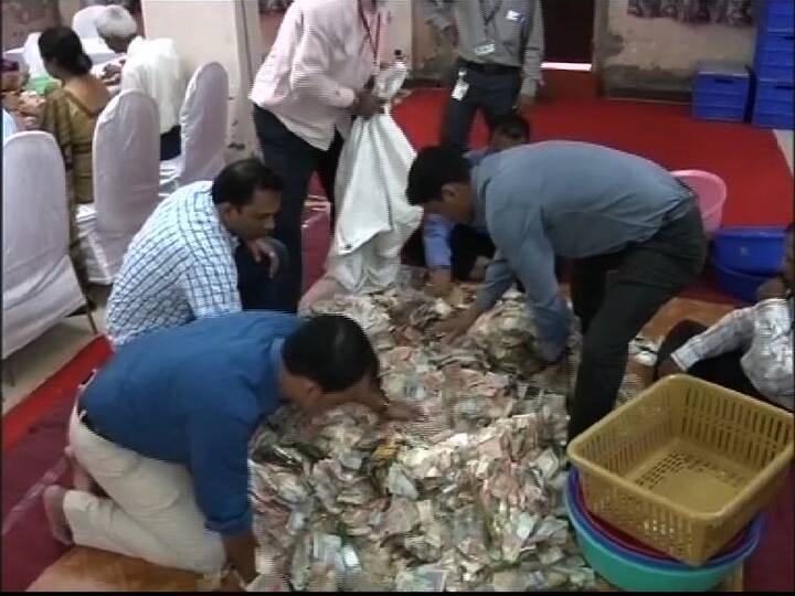 हे दागिने लिलावानंतर पुन्हा भक्तांकडेच जाणार आहेत. या दागिन्यांचा लिलाव 19, 20 आणि 21 सप्टेंबर रोजी लालबागच्या राजाच्या मुख्य स्टेजवर होणार आहे. 