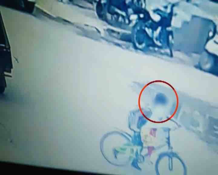 मुलीला रायपूर शहराच्या बाहेर नेल्यात आल्याचा पोलिसांना संशय आहे. त्यामुळे या घटनेचं गूढ शोधण्याचं मोठं आव्हान रायपूर पोलिसांसमोर आहे.