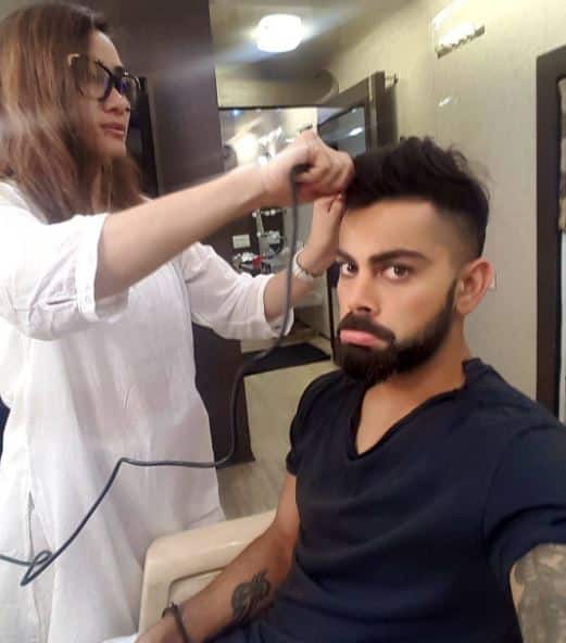ही सुट्टी विराट बरीच एन्जॉय करीत असून सोशल मीडियावर तो बराच अॅक्टिव्ह आहे. आपले बरेच फोटो आणि व्हिडिओ तो शेअर करत असतो. 