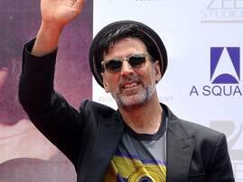 खिलाडी कुमारच्या खांद्यावर 'टिना'चा टॅटू!