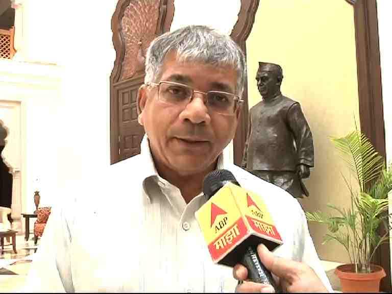 याकूबप्रमाणे संभाजी भिडे, एकबोटेंवर गुन्हे दाखल करा: आंबेडकर Maharashtra Bandh : Prakash Ambedkars reaction याकूबप्रमाणे संभाजी भिडे, एकबोटेंवर गुन्हे दाखल करा: आंबेडकर