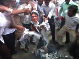 Mns And Vidarbhavadi Flop Protest In Nagpur नागपुरात विदर्भवाद्यांकडून राज ठाकरेंच्या पुतळ्याचं दहन