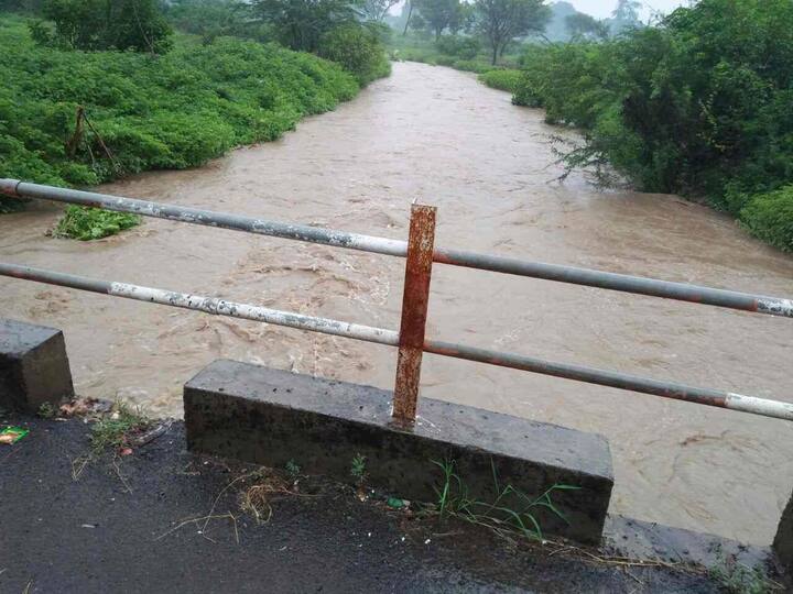 जोरदार पावासाच्या सरी, नदी नाले तुडंब