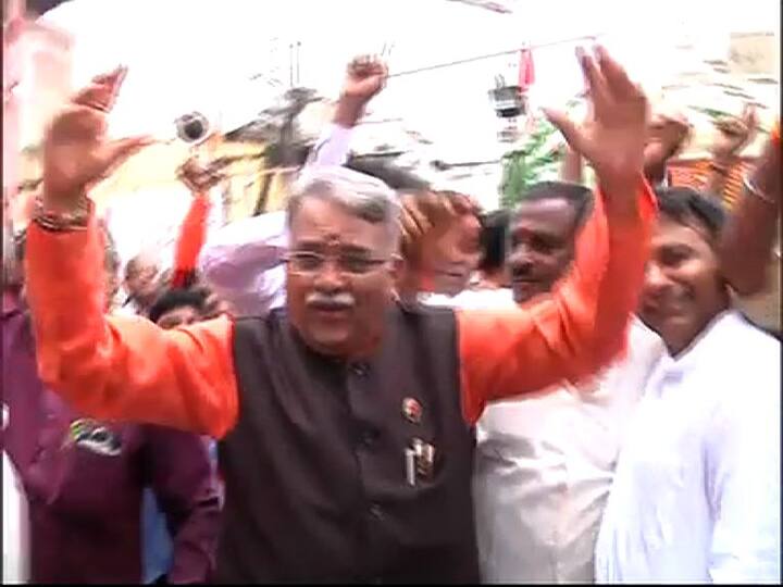 47 वर्षापासून औरंगाबादमध्ये असलेल्या या बँड पथकांनी श्रवणीय गाणी वाजवत उपस्थितांना ठेका धरायला लावला. 