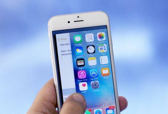 अॅपलने नुकतेच त्यांचे बहुचर्चित iPhone 7 आणि iPhone 7 Plus हे फोन लाँच केले आहेत. भारतात हे फोन 7 ऑक्टोबरपासून उपलब्ध होणार आहेत. त्या पार्श्वभूमीवर कंपनीने iPhone 6s आणि iPhone 6s Plus च्या किमतीत भरघोस कपात केली आहे. 