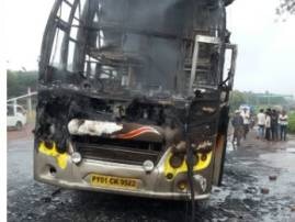 Burning Bus On Maha Karnatak Highway 6 Person Injured 1 Dead शिर्डीहून परतणाऱ्या भाविकांची बस पेटली, चिमुकल्याचा मृत्यू, 6 जखमी