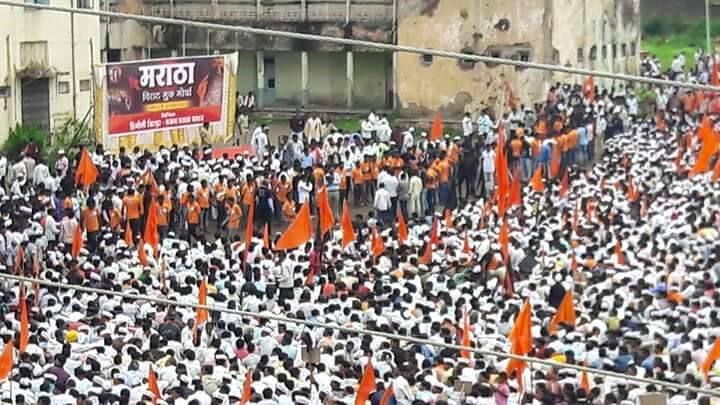 या मोर्चाला दुपारी 1 ची वेळ देण्यात आली होती, मात्र, सकाळी आठ वाजल्यापासूनच मराठा समाजातील बांधव मोठ्या संख्येने जिल्हा परिषदेच्या मैदानात दाखल होत होते. 