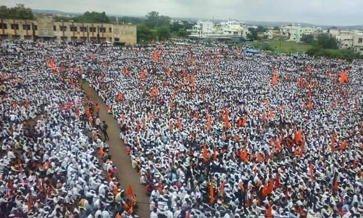  मराठा समाजाच्यावतीने विविध संघटनाच्या माध्यमातून नवी मुंबई, पुणे, सांगली, नांदेड, सोलापूर, सातारा आदी ठिकाणीही विराट मोर्चाचं आयोजन करण्यात आलं आहे.