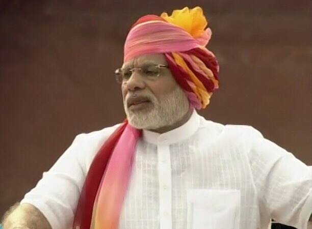 मोदींनी यावर्षी लाल किल्ल्यावरुन केलेल्या भाषणातील काही मुद्दे आश्चर्यचकित करणारे होते. यामध्ये पाकव्याप्त काश्मीरमध्ये बलुचिस्तानच्या नागरिकांवर होणाऱ्या अत्याचारांचा मुद्दा पंतप्रधानांनी भाषणामध्ये घेतला. त्यानंतर बलुचिस्तानच्या नेत्यांनी मोदींचे आभार मानले.