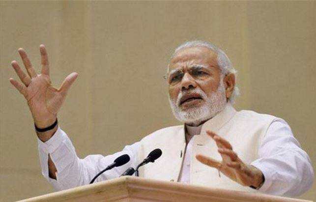 मोदींचे परदेश दौरे नेहमी चर्चेत असतात. विशेषतः अमेरिका दौऱ्याची चर्चा जास्त होते. मात्र मागील वर्षी मोदींचं अमेरिकेत जे जंगी स्वागत झालं ते जगाच्या भुवया उंचावणारं होतं.