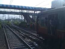 कुर्ला स्टेशनजवळ रेल्वे रुळाला तडे, हार्बर रेल्वे अर्धा तास उशीरानं