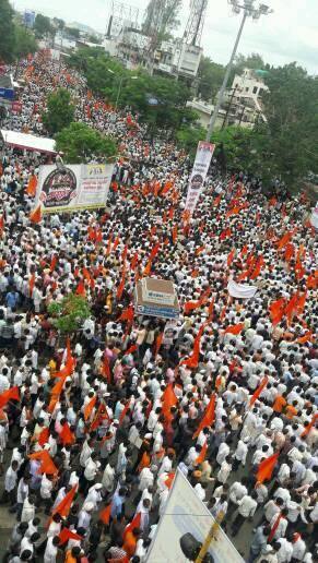 मराठा क्रांती मूक मोर्चात अॅट्रॉसिटी कायद्यात बदल करण्याचीही मागणी करण्यात आली आहे.